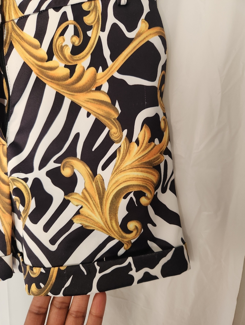 OVI Zebra Black And Gold Baroque Print Shorts - Picture 12 of 16